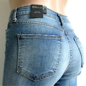 STS Blue Jeans Women’s Distressed ALICIA Mom Jeans Size 29 fits size 8 NWT
